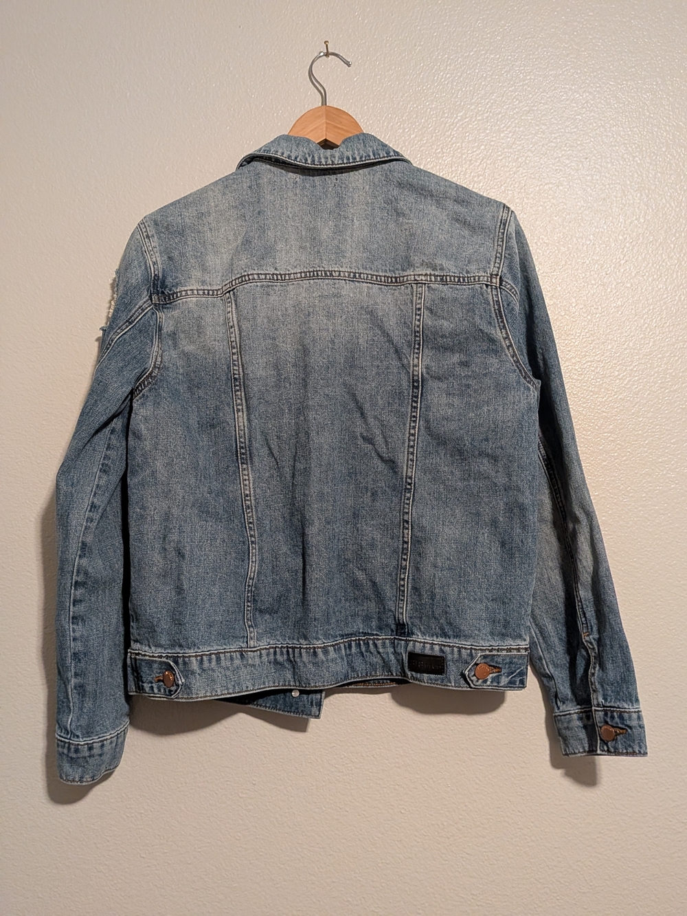 Women's Distressed Blue Denim Trucker Jacket Light Wash Size M Ropped - Picture 5 of 10